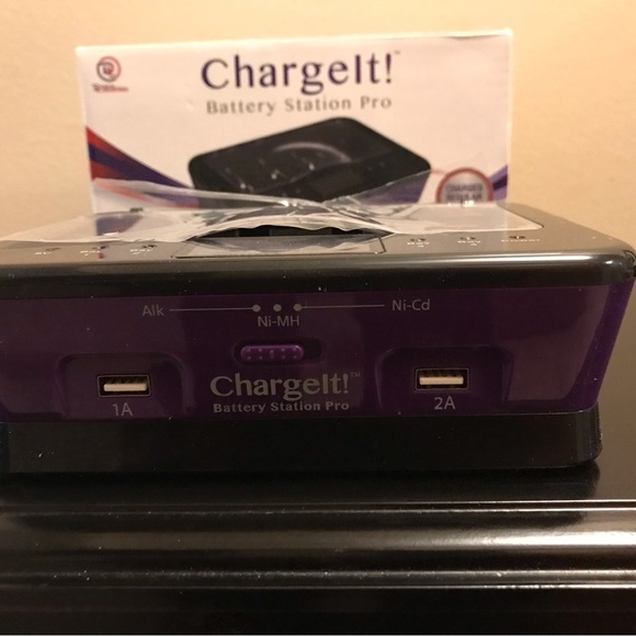 ChargeIt! Battery Station Pro - Picture 3 of 5